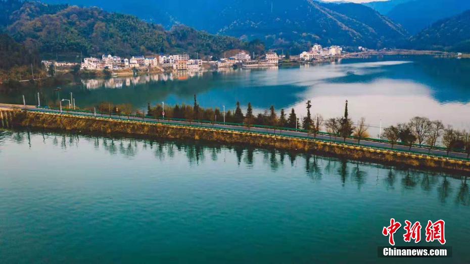 Trieu Van Trac nhan that bai e che sau phim Hoang Phi hong..